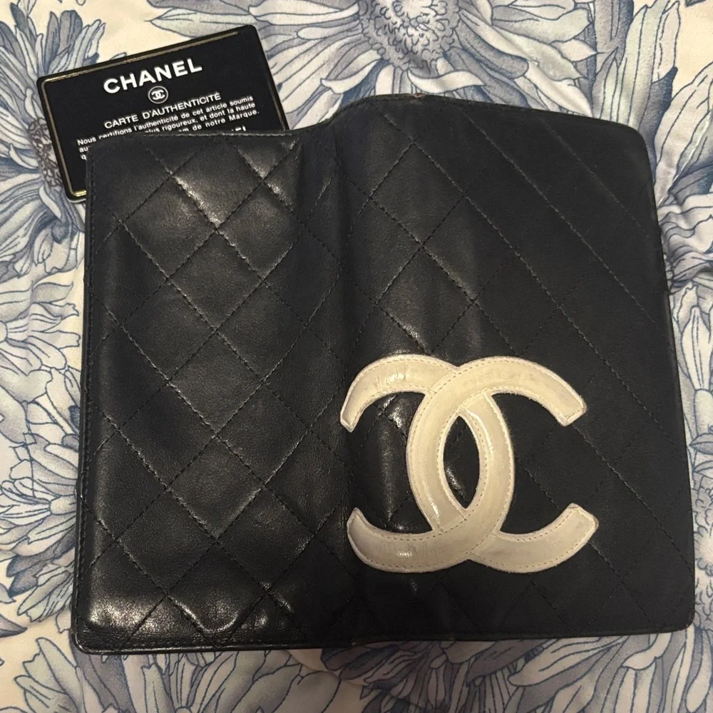 Chanel Black and White Quilted Wallet - Picture 2 of 11